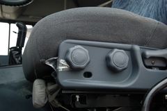 华菱重卡 290马力 4X2 牵引车(高顶双卧铺)(HN4180P35C4M3)