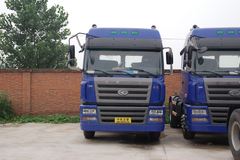 华菱重卡 290马力 4X2 牵引车(高顶双卧铺)(HN4180P35C4M3)