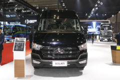 2017款 四川现代 SOLATI 170马力 15座 自动MPV
