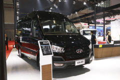 2017款 四川现代 SOLATI 170马力 15座 自动MPV