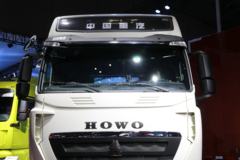 中国重汽 HOWO T7H 重卡 430马力 6X4 LNG牵引车(ZZ4257V384HE1LB)