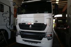 中国重汽 HOWO T7H 重卡 430马力 6X4 LNG牵引车(ZZ4257V384HE1LB)