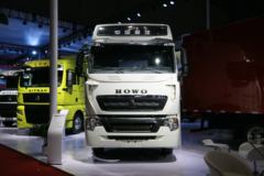 中国重汽 HOWO T7H 重卡 430马力 6X4 LNG牵引车(ZZ4257V384HE1LB)