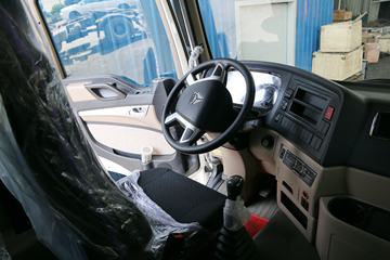 �й����� HOWO T5G�ؿ� 280���� 4X2 9.6����ʽ�ػ���(ZZ5187XXYN711GE1H)ͼƬ