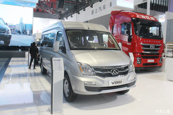 上汽大通 V80 2019款 经典款 2.5T 136马力 14-15座 6挡AMT 商旅长轴中顶商务车