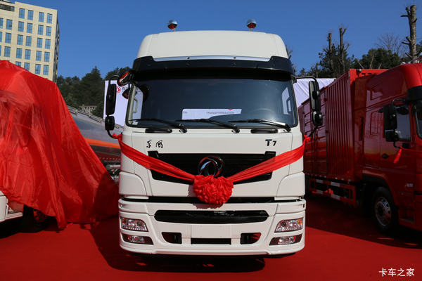 东风华神 T7重卡 360马力 6X4牵引车