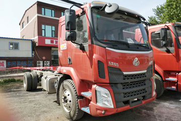 东风柳汽 新乘龙M3中卡 180马力 4X2 6.8米载货车底盘(LZ1180M3AB)