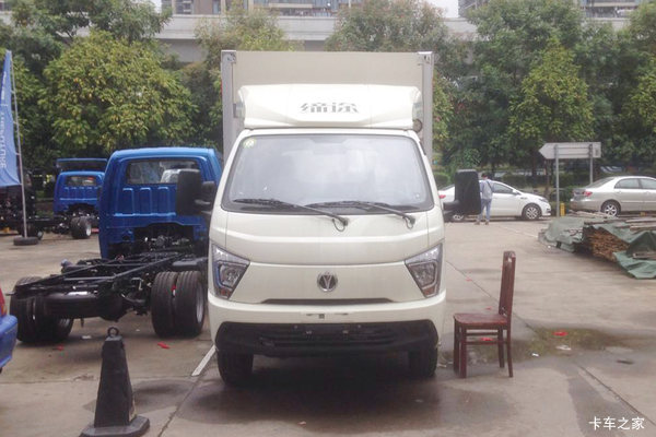 飞碟缔途 DX 乐享版 1.9L 102马力 3.95米单排厢式微卡(FD5040XXYD66K5-2)