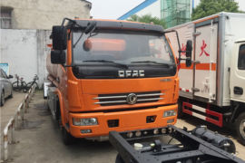 东风多利卡底盘&nbsp;油罐车外观图片