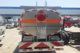 江淮骏铃底盘&nbsp;油罐车外观图片