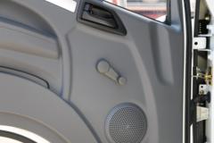 唐骏欧铃 T1系列 95马力 4X2 3.37米排半栏板轻卡(ZB1040KPD6V)