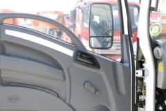 唐骏欧铃 T1系列 95马力 4X2 3.37米排半栏板轻卡(ZB1040KPD6V)