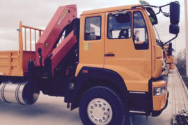 重汽斯太尔底盘&nbsp;随车吊外观图片