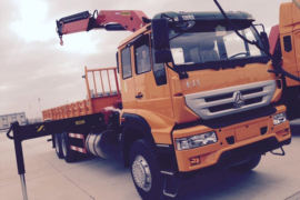 重汽斯太尔底盘&nbsp;随车吊外观图片