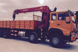 重汽斯太尔底盘&nbsp;随车吊外观图片