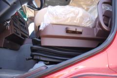 中国重汽 斯太尔D7B重卡 380马力 6X4牵引车(高顶)(ZZ4253N3241E1BN)