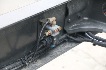 �������� ����L3 160���� 4X2 6.2���Ű������ػ�������(LZ1121M3AB)ͼƬ