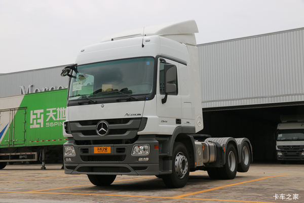 奔驰 Actros重卡 440马力 6X2牵引车(型号2644LS)