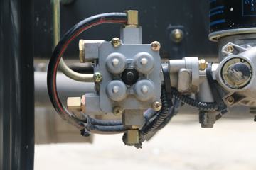 �������� ����L3 160���� 4X2 6.2���Ű������ػ�������(LZ1121M3AB)ͼƬ