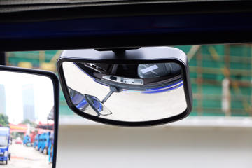 �������� �³���M3�п� 185���� 4X2 8.3����ʽ�ػ�������ͼƬ