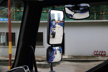 �������� �³���M3�п� 185���� 4X2 8.3����ʽ�ػ�������ͼƬ