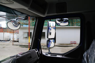 �������� �³���M3�п� 185���� 4X2 8.3����ʽ�ػ�������ͼƬ