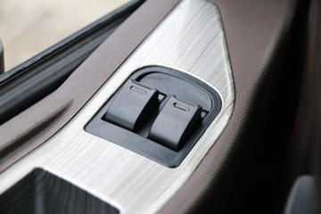 �������� �³���M3�п� 185���� 4X2 8.3����ʽ�ػ�������ͼƬ