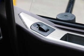 �������� �³���M3�п� 185���� 4X2 8.3����ʽ�ػ�������ͼƬ