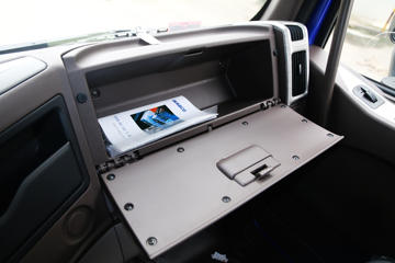 �������� �³���M3�п� 185���� 4X2 8.3����ʽ�ػ�������ͼƬ