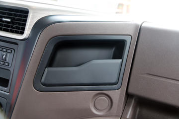 �������� �³���M3�п� 185���� 4X2 8.3����ʽ�ػ�������ͼƬ