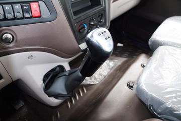 �������� �³���M3�п� 185���� 4X2 8.3����ʽ�ػ�������ͼƬ