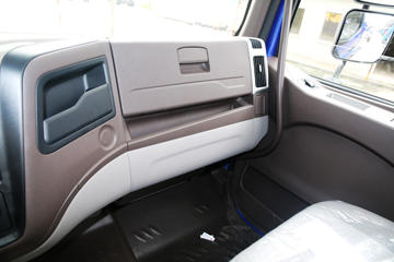 �������� �³���M3�п� 185���� 4X2 8.3����ʽ�ػ�������ͼƬ