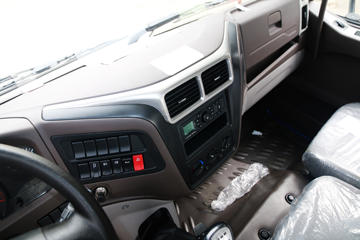 �������� �³���M3�п� 185���� 4X2 8.3����ʽ�ػ�������ͼƬ