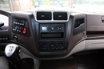 �������� �³���M3�п� 185���� 4X2 8.3����ʽ�ػ�������ͼƬ