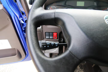 �������� �³���M3�п� 185���� 4X2 8.3����ʽ�ػ�������ͼƬ