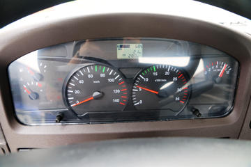 �������� �³���M3�п� 185���� 4X2 8.3����ʽ�ػ�������ͼƬ