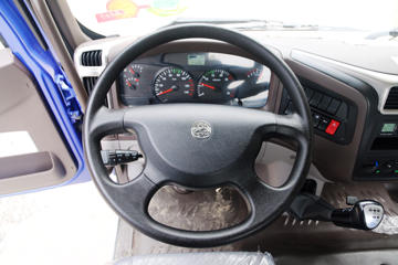 �������� �³���M3�п� 185���� 4X2 8.3����ʽ�ػ�������ͼƬ