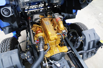 �������� �³���M3�п� 185���� 4X2 8.3����ʽ�ػ�������ͼƬ