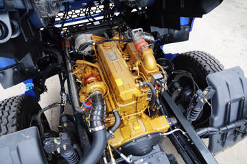 �������� �³���M3�п� 185���� 4X2 8.3����ʽ�ػ�������ͼƬ