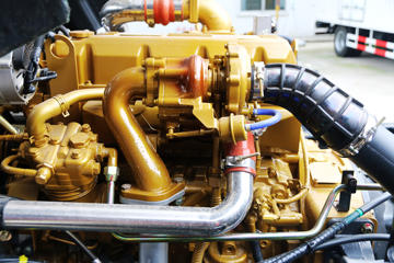 �������� �³���M3�п� 185���� 4X2 8.3����ʽ�ػ�������ͼƬ