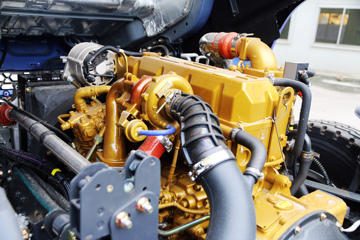 �������� �³���M3�п� 185���� 4X2 8.3����ʽ�ػ�������ͼƬ