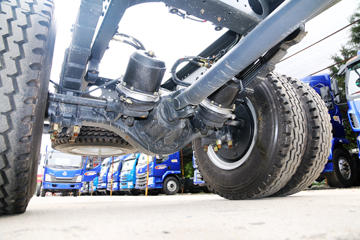 �������� �³���M3�п� 185���� 4X2 8.3����ʽ�ػ�������ͼƬ