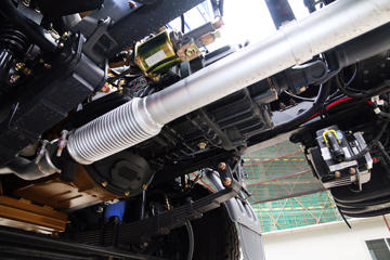 �������� �³���M3�п� 185���� 4X2 8.3����ʽ�ػ�������ͼƬ