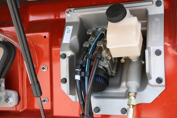 �й�����HOWO G5X�п� 210���� 6.2���Ű���ʽ�ػ�������(ZZ5167XXYG471DE1A)ͼƬ