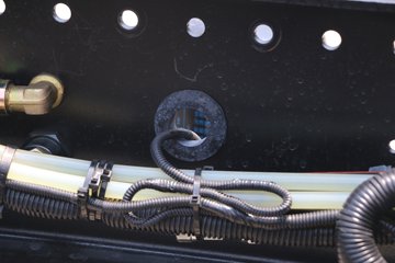 �й�����HOWO G5X�п� 210���� 6.2���Ű���ʽ�ػ�������(ZZ5167XXYG471DE1A)ͼƬ