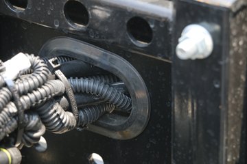 �й�����HOWO G5X�п� 210���� 6.2���Ű���ʽ�ػ�������(ZZ5167XXYG471DE1A)ͼƬ