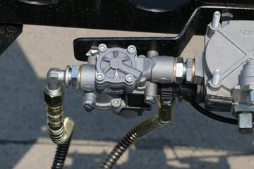 �й�����HOWO G5X�п� 210���� 6.2���Ű���ʽ�ػ�������(ZZ5167XXYG471DE1A)ͼƬ