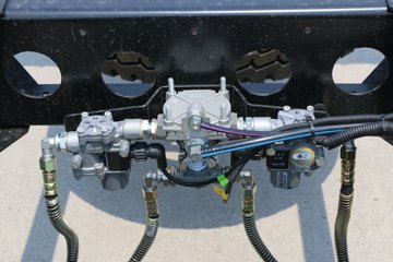 �й�����HOWO G5X�п� 210���� 6.2���Ű���ʽ�ػ�������(ZZ5167XXYG471DE1A)ͼƬ