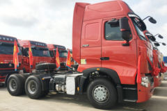 中国重汽 HOWO T7H重卡 440马力 6X4牵引车(3.7速比)(ZZ4257V324HE1B)