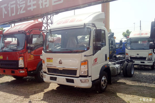 中国重汽HOWO 悍将 143马力 4.165米单排栏板轻卡底盘(ZZ1047F3315E145)